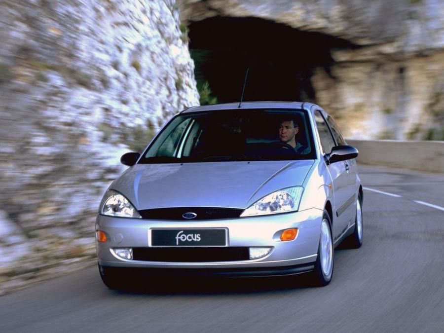  Ford Focus 3-Door 1998 года  (фото 13 из 21)